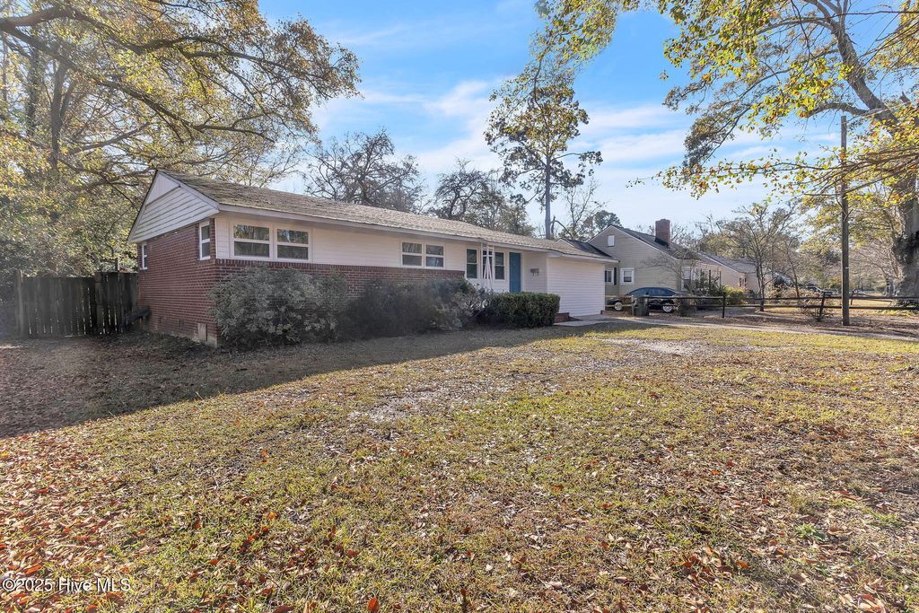 Photo of 714 S Pine Street, Laurinburg, NC 28352 (MLS # 100543978)