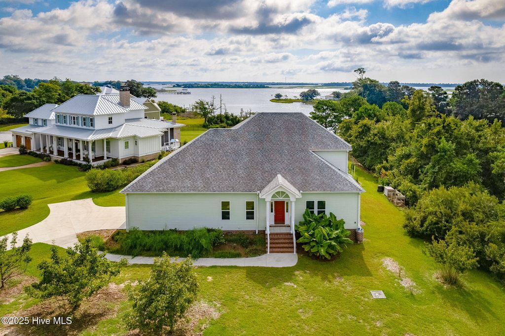 Photo of 106 Elizabeth Way Court, Swansboro, NC 28584 (MLS # 100525538)