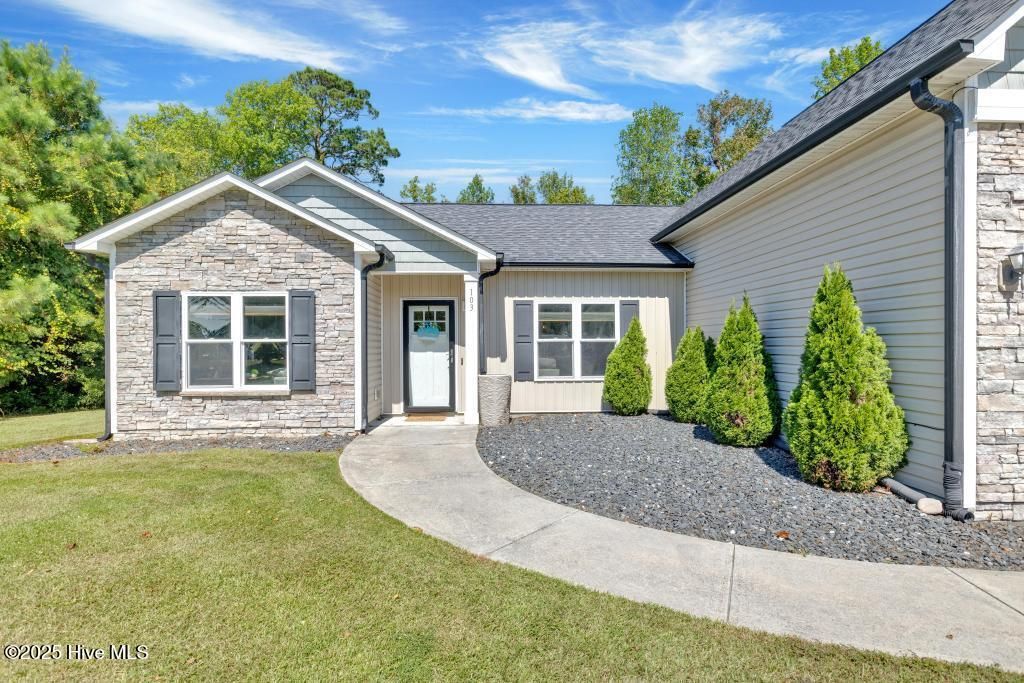 Photo of 103 Grangers Court, Sneads Ferry, NC 28460 (MLS # 100531791)