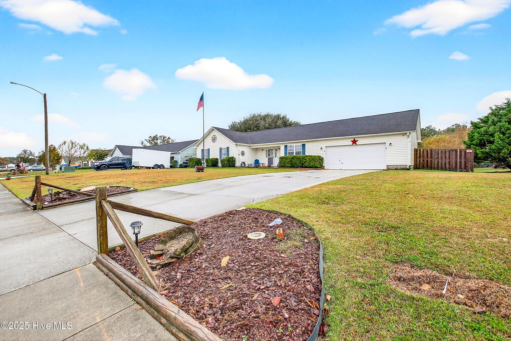 Photo of 117 Esquire Drive, Richlands, NC 28574 (MLS # 100538786)