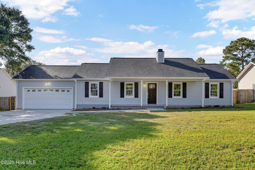 Photo of 112 Avon Drive, Hubert, NC 28539 (MLS # 100529210)
