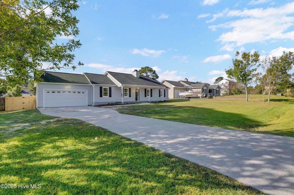 Photo of 112 Avon Drive, Hubert, NC 28539 (MLS # 100529210)