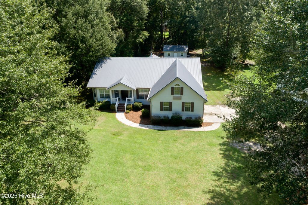 Photo of 571 Deer Run Road, New Bern, NC 28562 (MLS # 100525677)