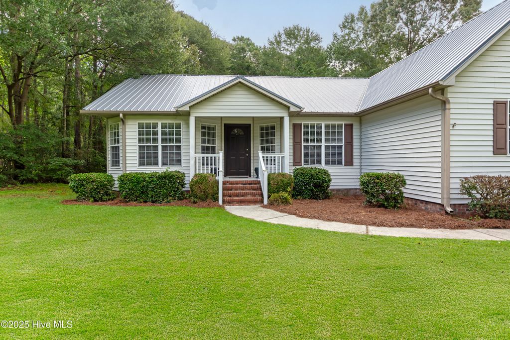 Photo of 571 Deer Run Road, New Bern, NC 28562 (MLS # 100525677)