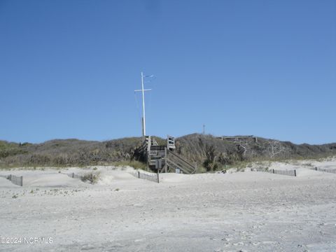 A home in Pine Knoll Shores