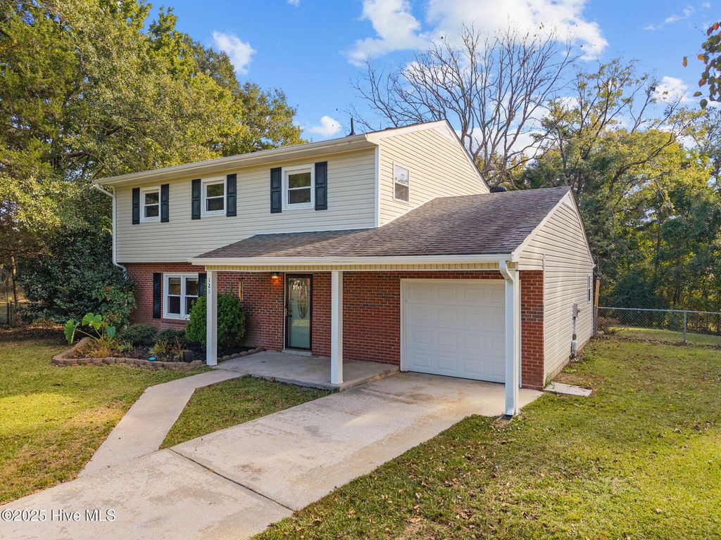 Photo of 121 Lance Court, Jacksonville, NC 28546 (MLS # 100539019)