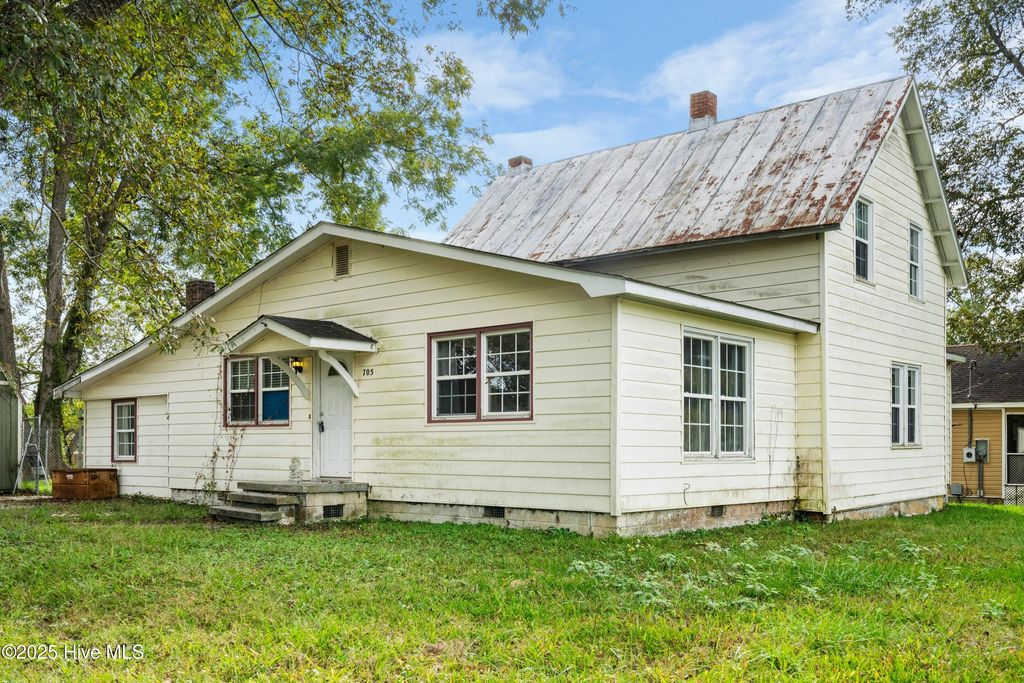Photo of 705 Sixth Street, Maysville, NC 28555 (MLS # 100535712)