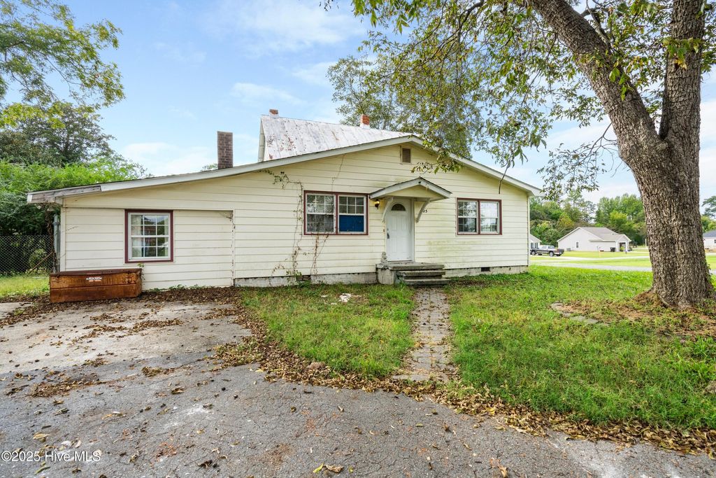 Photo of 705 Sixth Street, Maysville, NC 28555 (MLS # 100535712)
