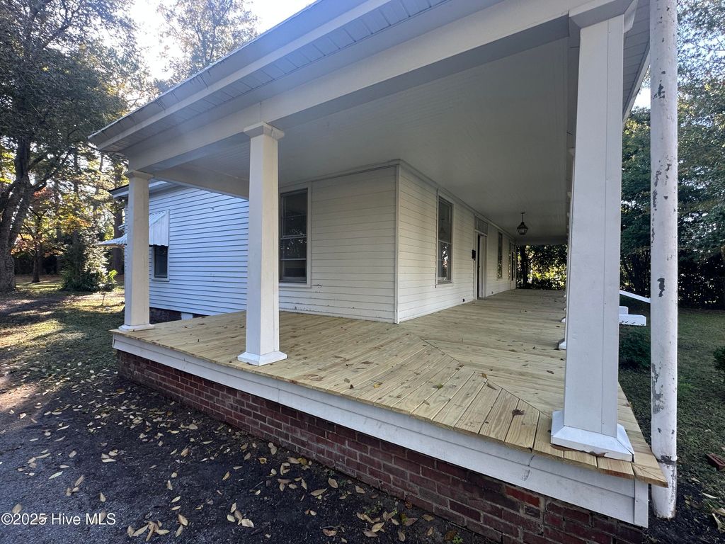 Photo of 411 E Church Street, Laurinburg, NC 28352 (MLS # 100540180)