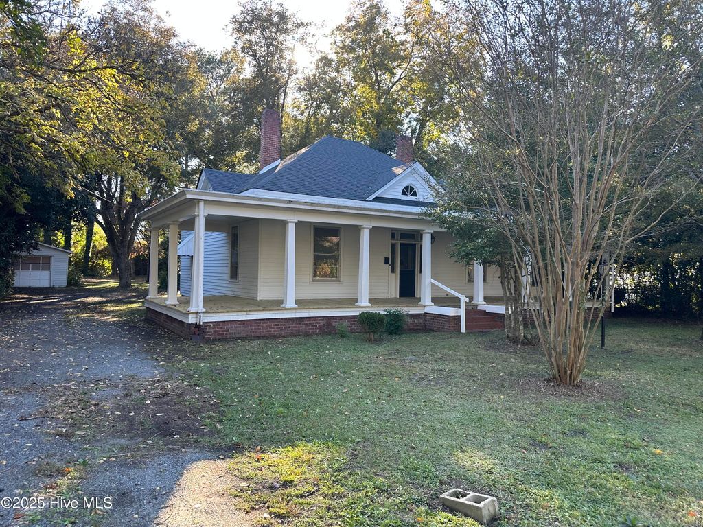 Photo of 411 E Church Street, Laurinburg, NC 28352 (MLS # 100540180)