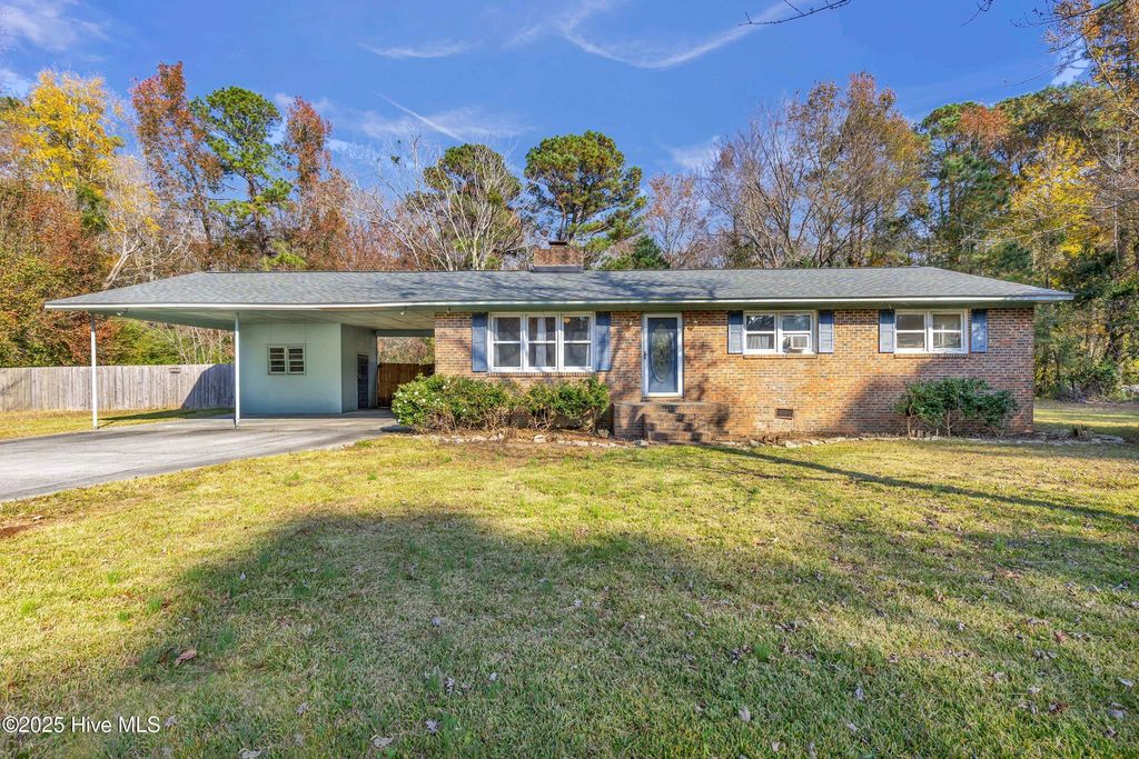 Photo of 306 Crabapple Lane, Lake Waccamaw, NC 28450 (MLS # 100543256)