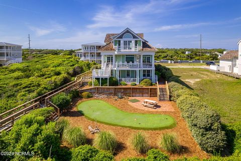 A home in Pine Knoll Shores