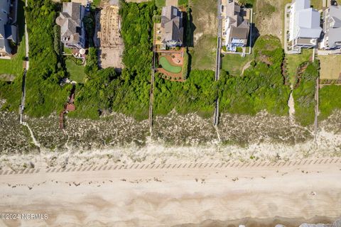 A home in Pine Knoll Shores