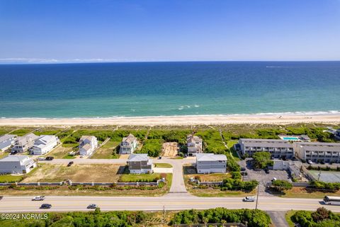 A home in Pine Knoll Shores