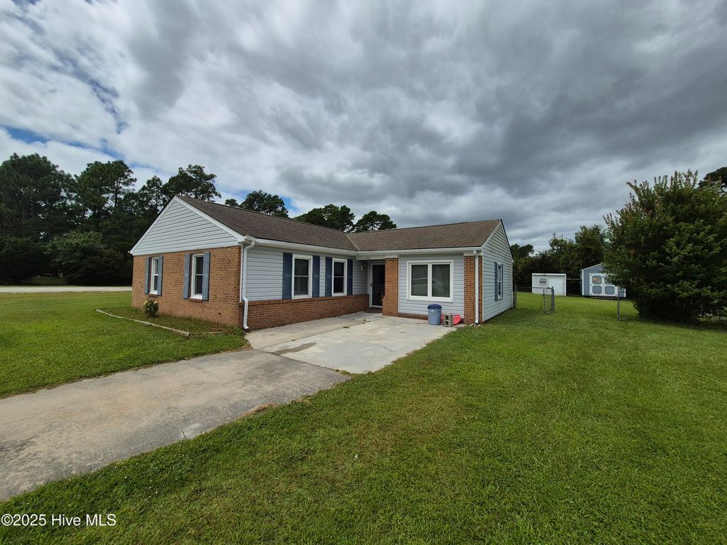 Photo of 401 Scot Drive, Newport, NC 28570 (MLS # 100527030)