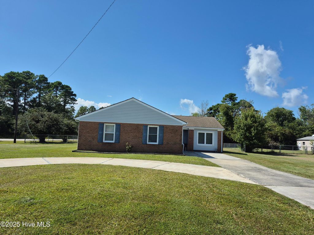 Photo of 401 Scot Drive, Newport, NC 28570 (MLS # 100527030)