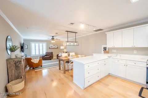 MLS: 100494723