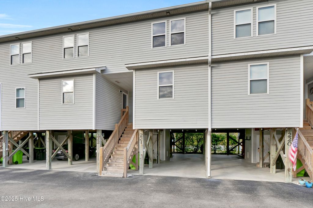 Photo of 221 Lazy Day Drive, Surf City, NC 28445 (MLS # 100542475)