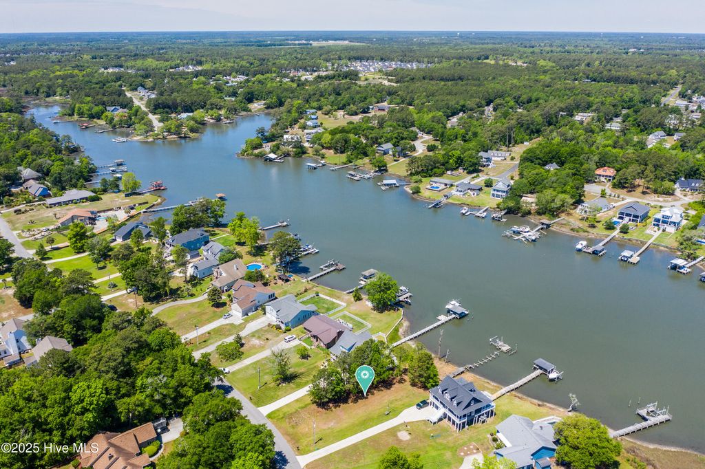 Photo of 527 Chadwick Shores Drive, Sneads Ferry, NC 28460 (MLS # 100507573)