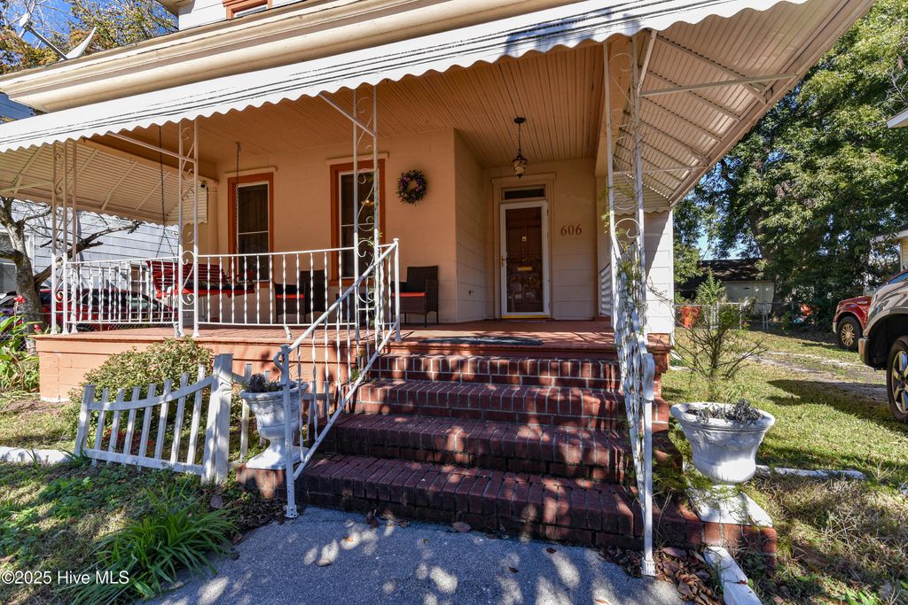 Photo of 606 W Colonial Avenue, Elizabeth City, NC 27909 (MLS # 100539624)