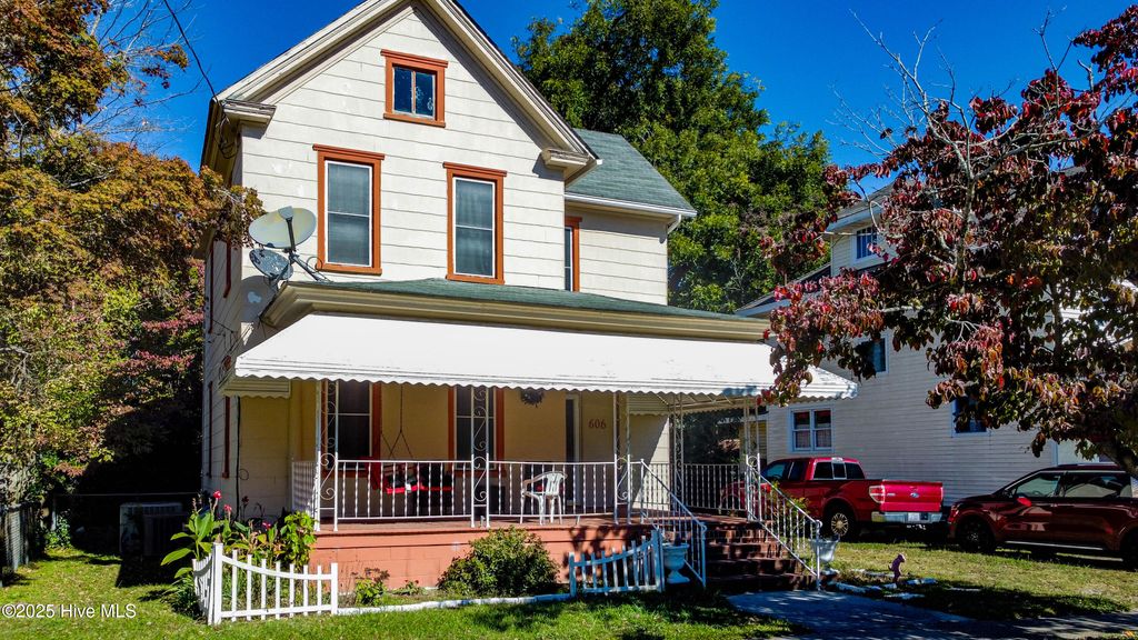 Photo of 606 W Colonial Avenue, Elizabeth City, NC 27909 (MLS # 100539624)