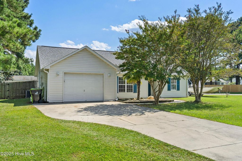 Photo of 100 Trinity Drive, New Bern, NC 28560 (MLS # 100530072)
