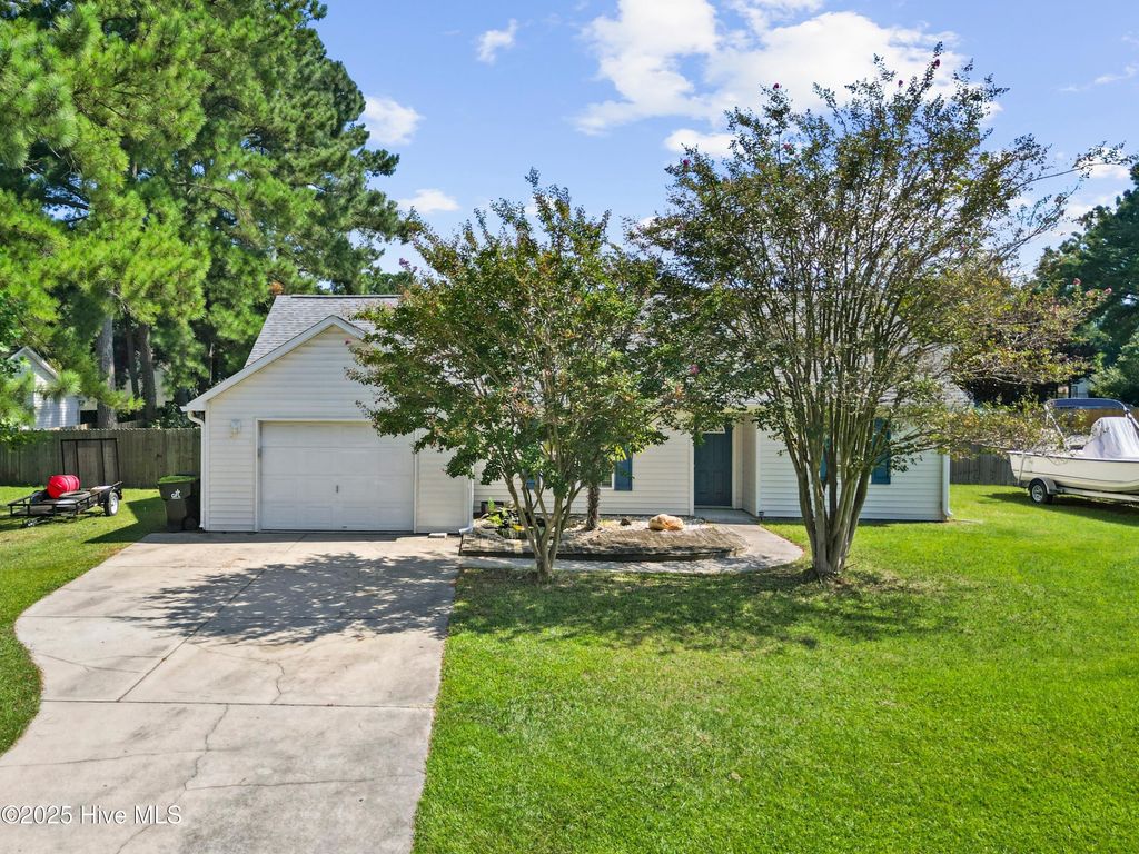 Photo of 100 Trinity Drive, New Bern, NC 28560 (MLS # 100530072)