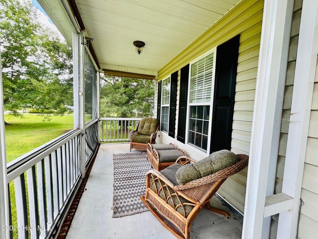Photo of 602 Par Drive, Jacksonville, NC 28540 (MLS # 100513718)