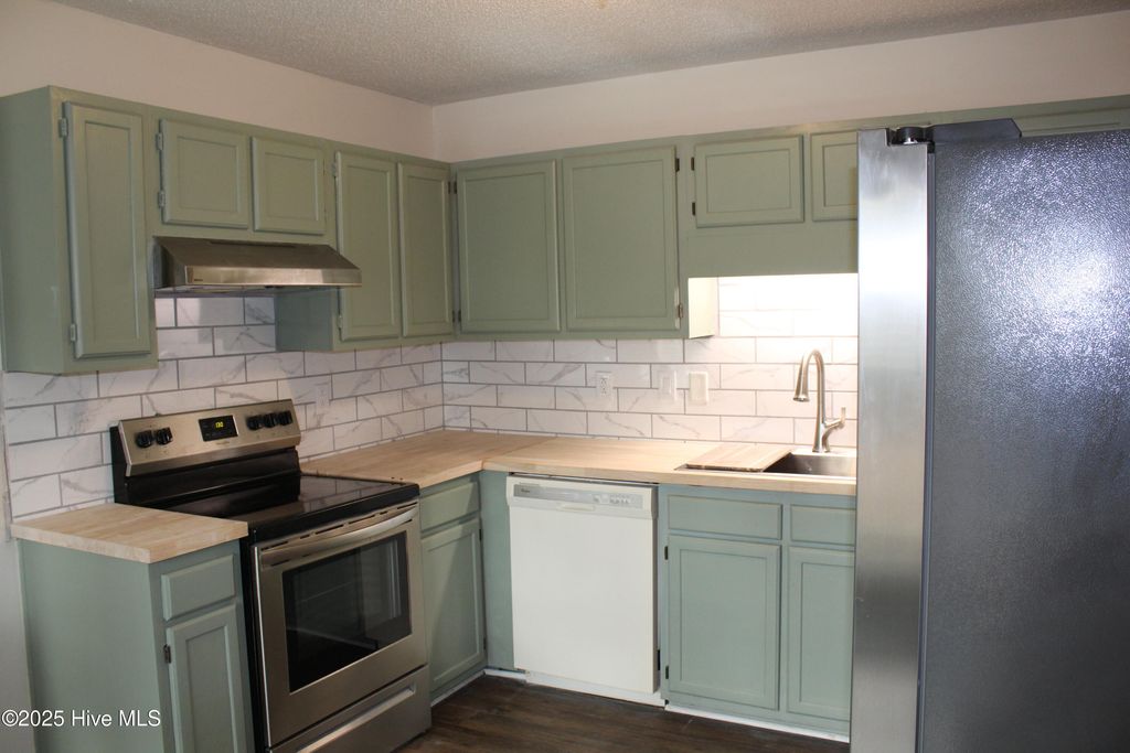 Photo of 3106 Macon Court, New Bern, NC 28562 (MLS # 100543411)