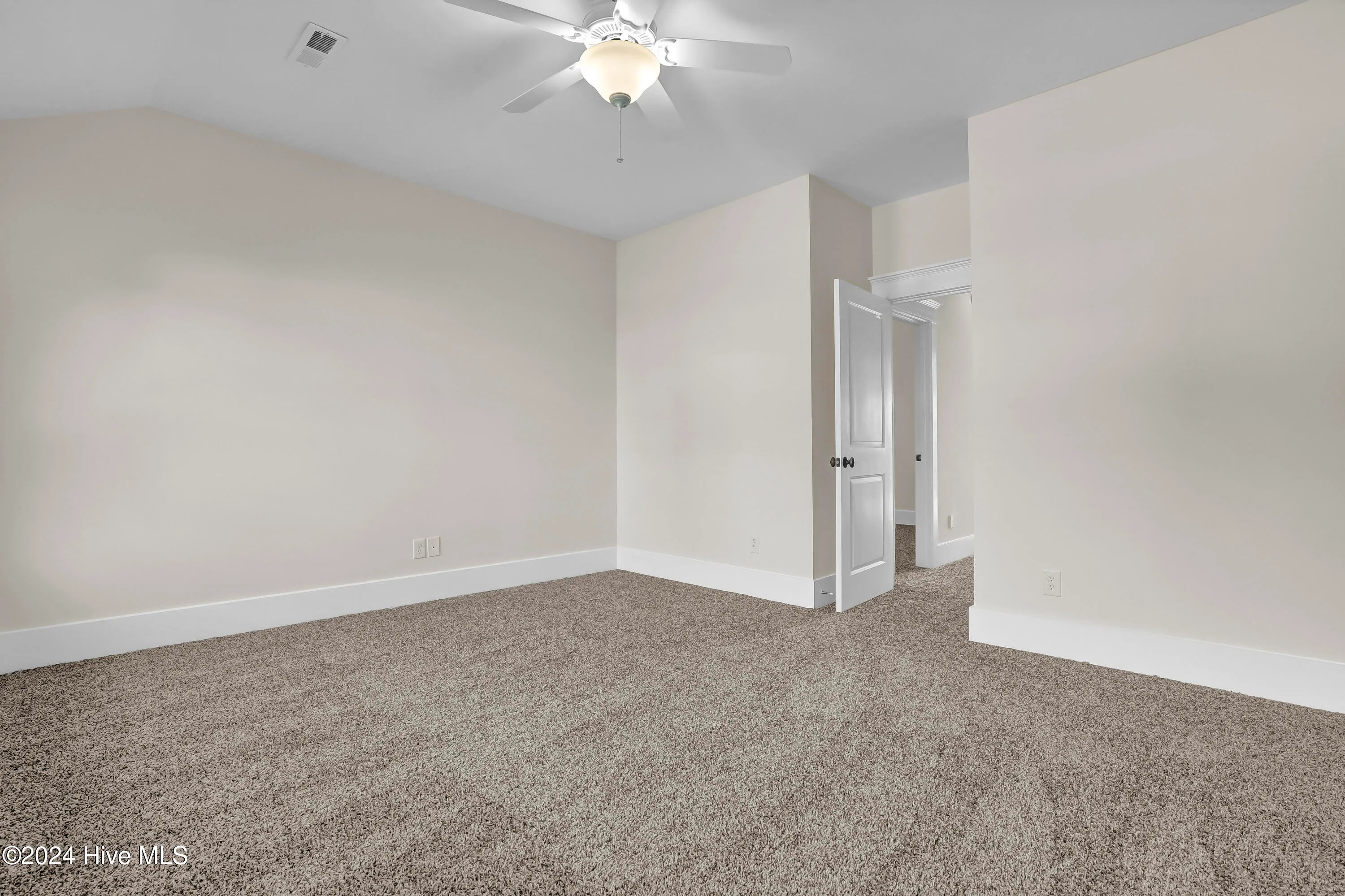 Hampstead, North Carolina 28443, United States, 4 Bedrooms Bedrooms, ,4 BathroomsBathrooms,Residential,Active,31650