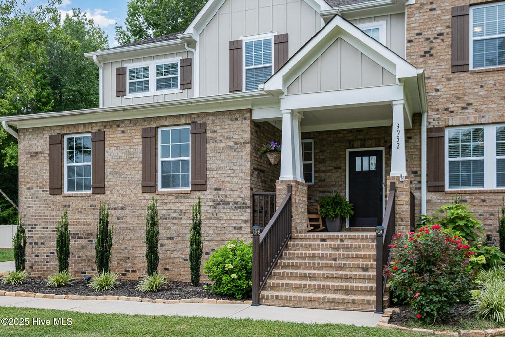Photo of 3082 Cascade Drive, Burlington, NC 27217 (MLS # 100535482)