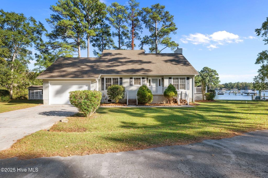 Photo of 9339 Doris Drive, Oriental, NC 28571 (MLS # 100537541)