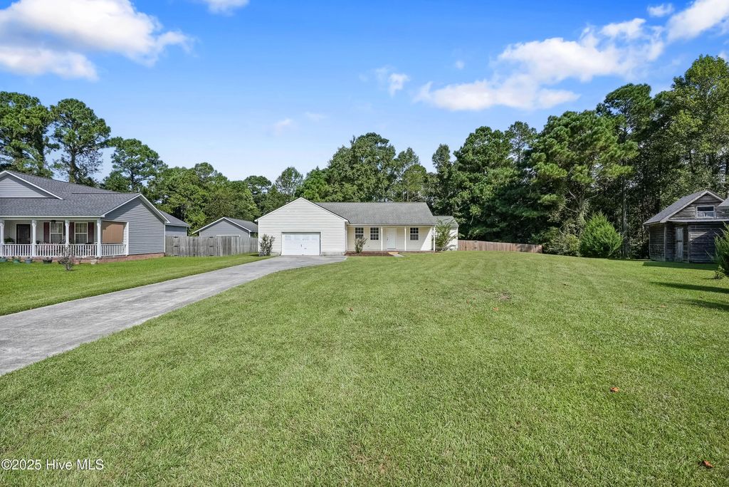 Photo of 107 Evergreen Drive, Hubert, NC 28539 (MLS # 100529038)