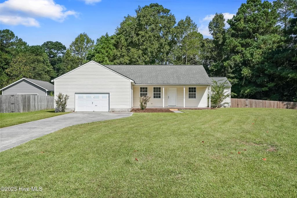 Photo of 107 Evergreen Drive, Hubert, NC 28539 (MLS # 100529038)