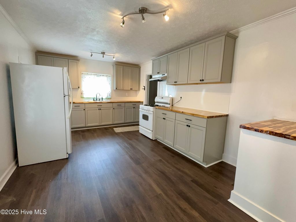 Photo of 802 2nd Street, Elizabeth City, NC 27909 (MLS # 100530623)
