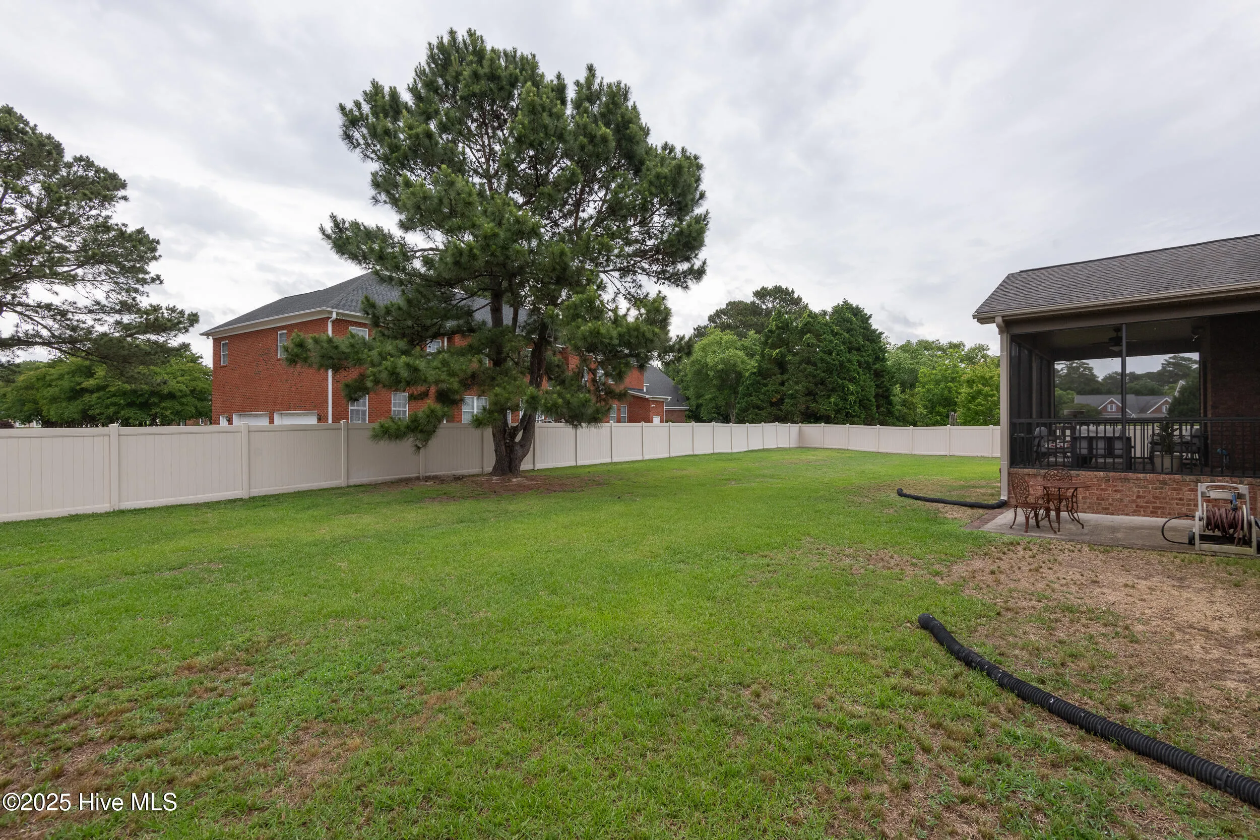 Greenville, North Carolina 27858, United States, 4 Bedrooms Bedrooms, ,4 BathroomsBathrooms,Residential,Pending,123989