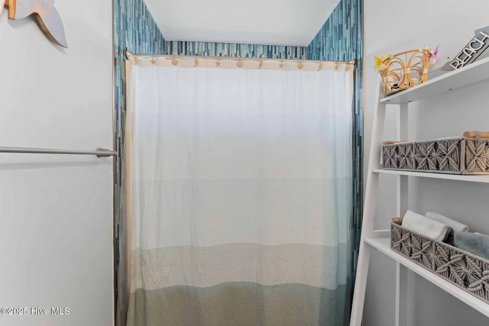 Oak Island, North Carolina 28465, United States, 3 Bedrooms Bedrooms, ,2 BathroomsBathrooms,Residential,Active,183280