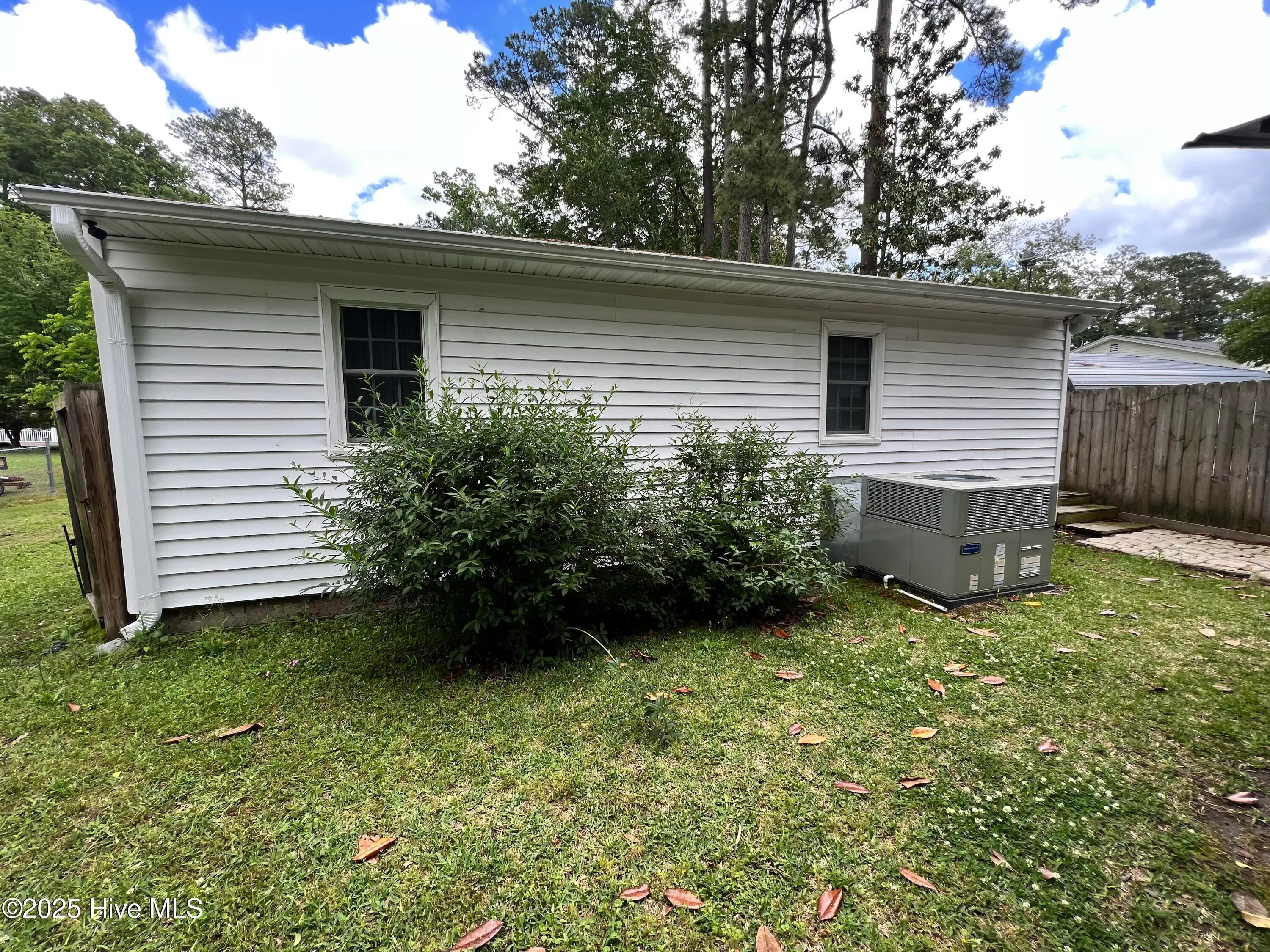 Wallace, North Carolina 28466, United States, 2 Bedrooms Bedrooms, ,1 BathroomBathrooms,Residential,Pending,126755