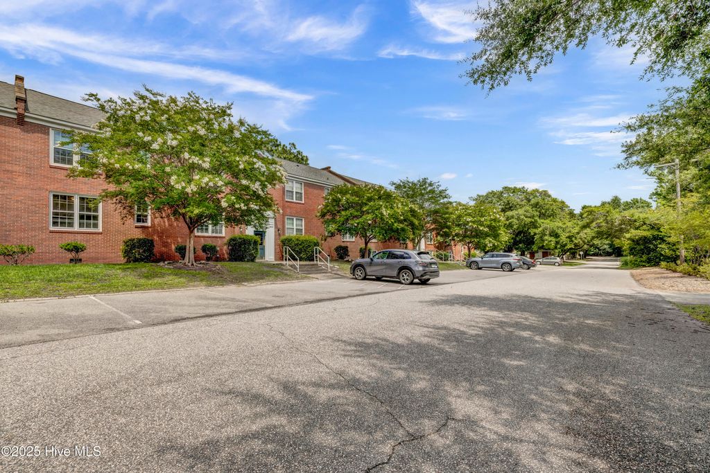 Photo of 2940 Oleander Drive #F5, Wilmington, NC 28403 (MLS # 100514616)