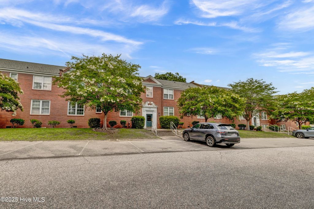 Photo of 2940 Oleander Drive #F5, Wilmington, NC 28403 (MLS # 100514616)