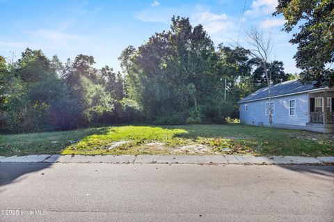 Tiny photo for 431 Evans Street, Wilmington, NC 28403 (MLS # 100535925)