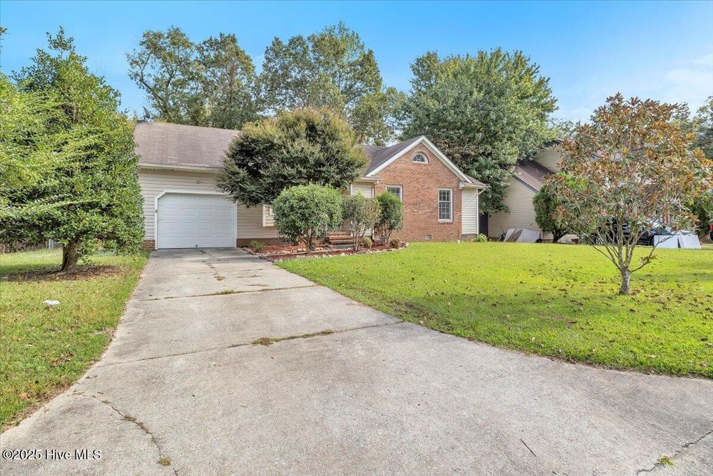 Photo of 156 Raintree Circle, Jacksonville, NC 28540 (MLS # 100534882)