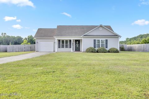 Single Family Residence in Hubert NC 653 Hubert Boulevard.jpg