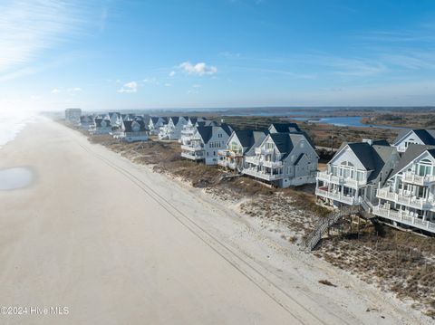 A home in North Topsail Beach