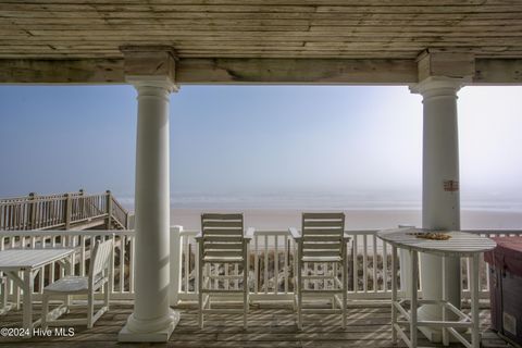 A home in North Topsail Beach