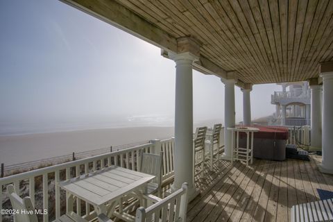 A home in North Topsail Beach