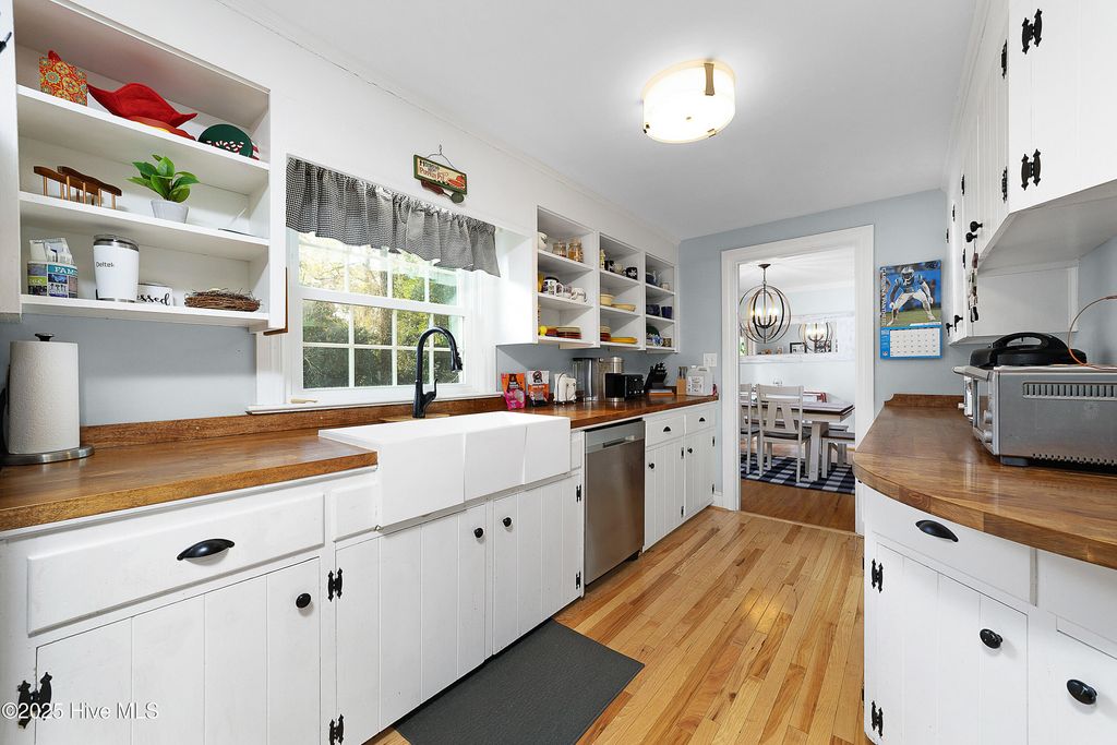 Photo of 4705 Trent Woods Drive, Trent Woods, NC 28562 (MLS # 100543900)