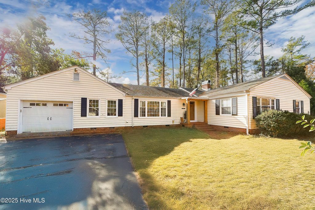 Photo of 4705 Trent Woods Drive, Trent Woods, NC 28562 (MLS # 100543900)
