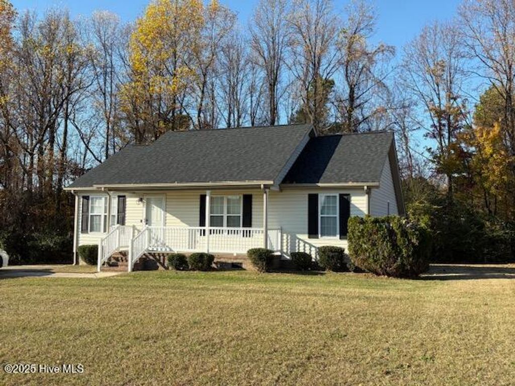 Photo of 524 Twin Creeks Drive, Goldsboro, NC 27530 (MLS # 100543200)