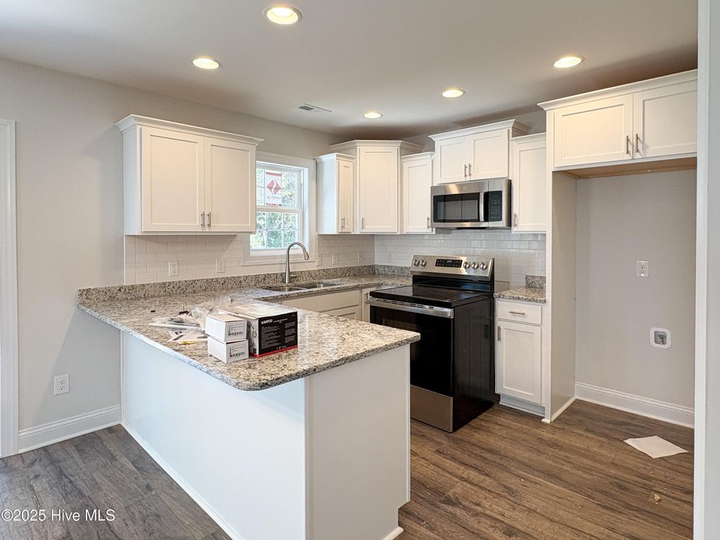 Photo of 712 Ellabond Street, Sneads Ferry, NC 28460 (MLS # 100499946)